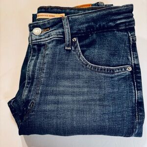 Levi's 721 High Rise Women’s Skinny Jeans in Classic Blue